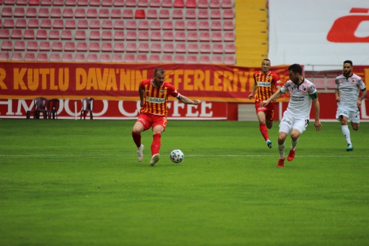 Süper Lig: Hes Kablo Kayserispor: 1 - Gençlerbirliği: 0 (İlk yarı)