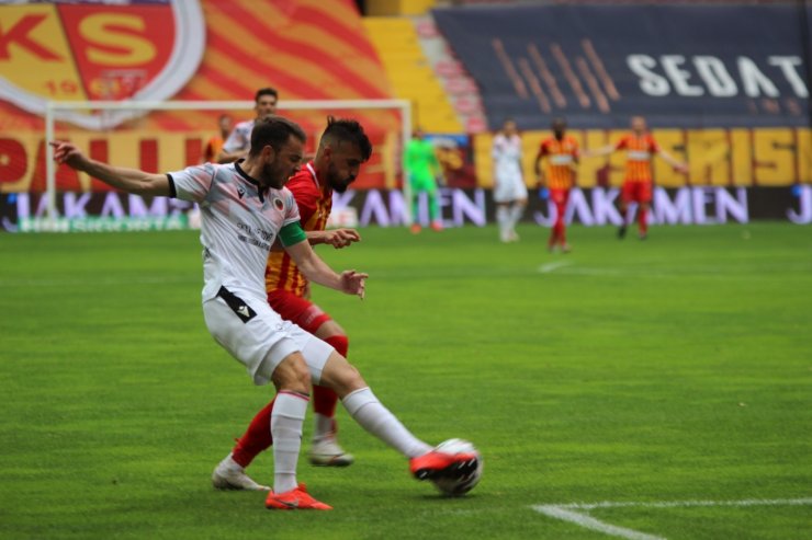 Süper Lig: Hes Kablo Kayserispor: 1 - Gençlerbirliği: 0 (İlk yarı)