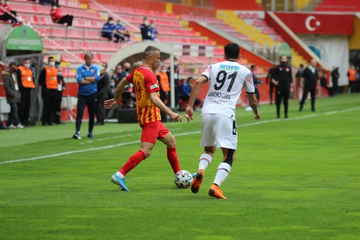 Süper Lig: Hes Kablo Kayserispor: 1 - Gençlerbirliği: 0 (İlk yarı)