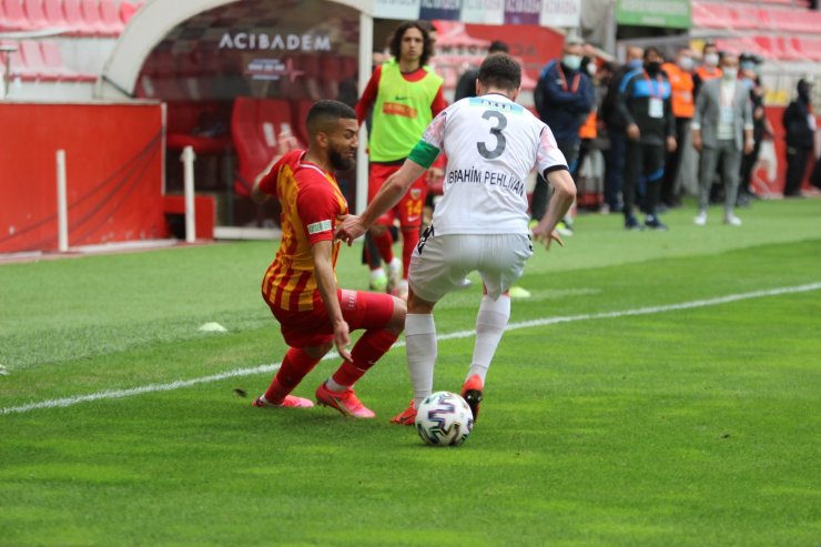 Süper Lig: Hes Kablo Kayserispor: 1 - Gençlerbirliği: 0 (İlk yarı)