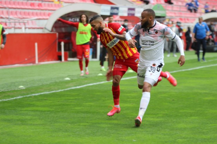 Süper Lig: Hes Kablo Kayserispor: 1 - Gençlerbirliği: 0 (İlk yarı)