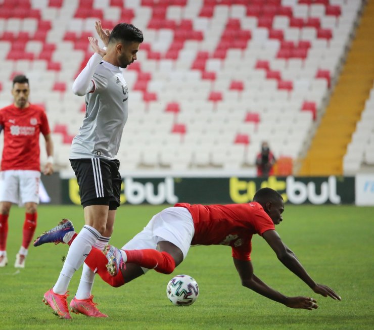 Süper Lig: Sivasspor: 0 - Beşiktaş: 0 (Maç devam ediyor)