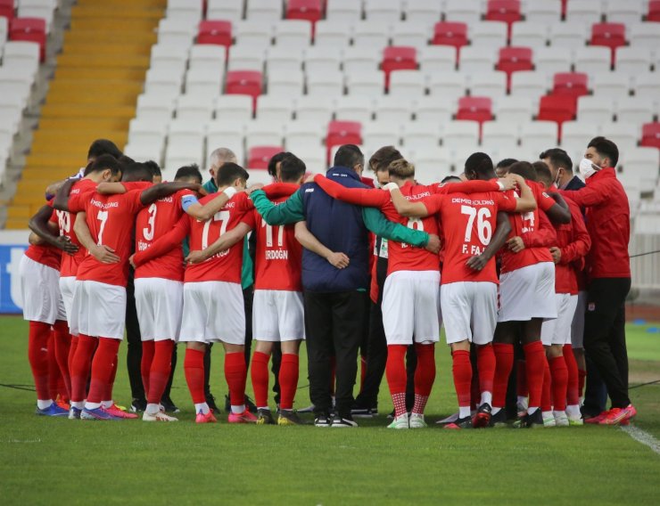 Süper Lig: Sivasspor: 0 - Beşiktaş: 0 (Maç devam ediyor)