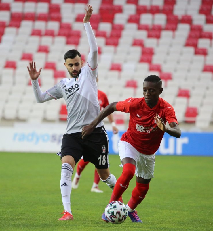 Süper Lig: Sivasspor: 0 - Beşiktaş: 0 (Maç devam ediyor)