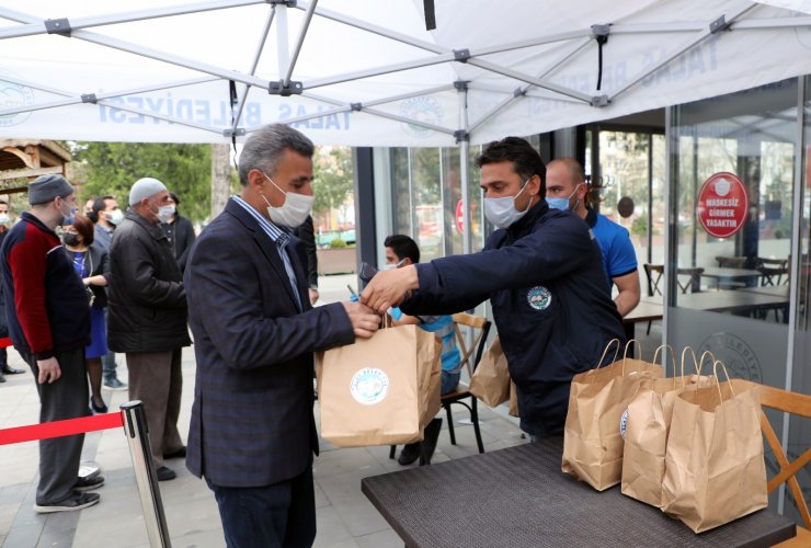 Talas Belediyesi’nden bir sosyal sorumluluk projesi daha: ‘Biz pişirelim siz ulaştırın’