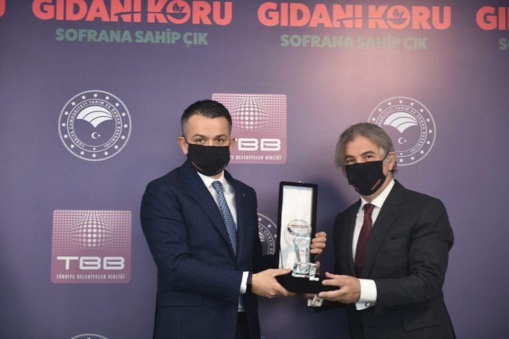 Tarım ve Orman Bakanı Pakdemirli: "Toplam 40 bin ton patates ve 10 bin ton kuru soğan dağıttık”