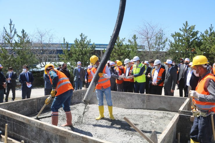 Türkiye’nin en büyük eldiven fabrikasının temeli Sivas’ta atıldı