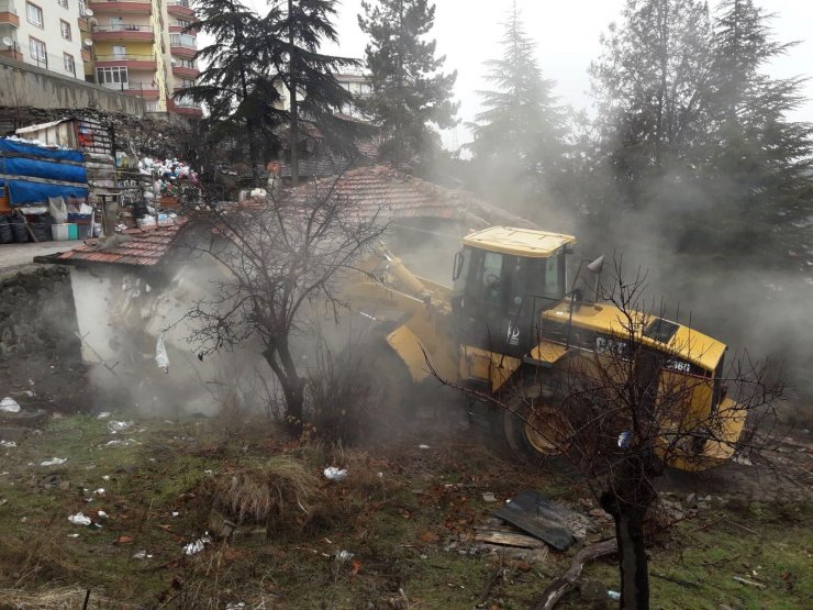 Keçiören’de ‘2 yılda 2 bin 300 metruk yapı’ yıkıldı