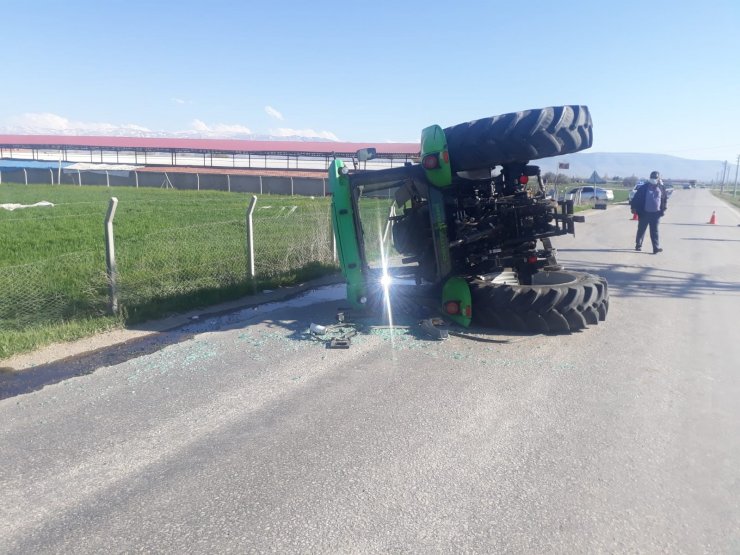 Devrilen traktörün sürücüsü yaralandı