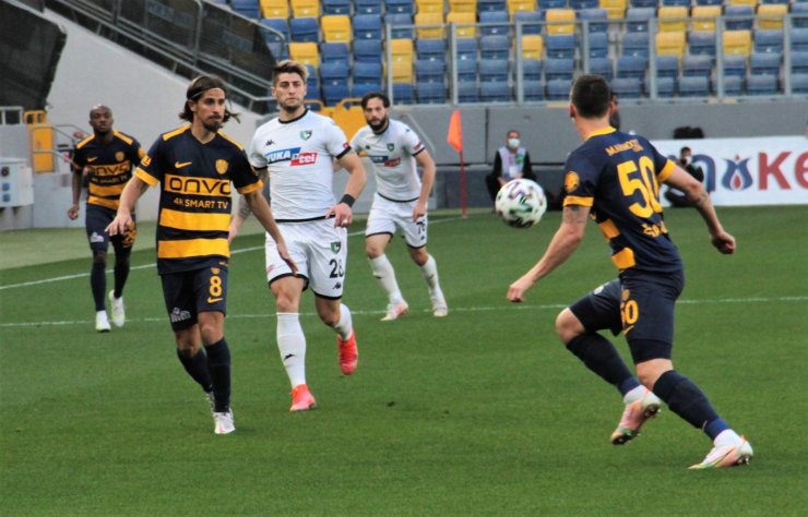 Süper Lig: MKE Ankaragücü: 1 - Y. Denizlispor: 1 (İlk yarı)