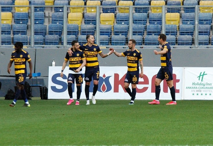 Süper Lig: MKE Ankaragücü: 1 - Y. Denizlispor: 1 (İlk yarı)