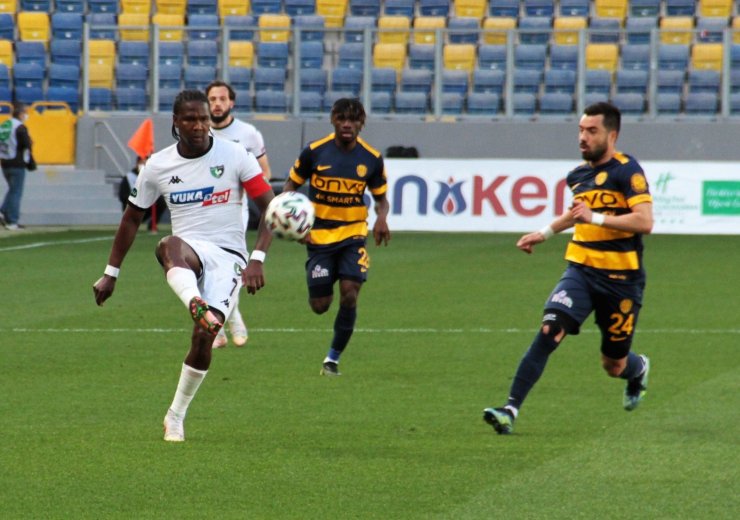 Süper Lig: MKE Ankaragücü: 1 - Y. Denizlispor: 1 (İlk yarı)