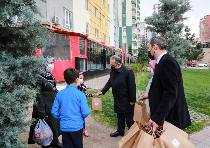 Başkan Yalçın’dan tatlı ikramı