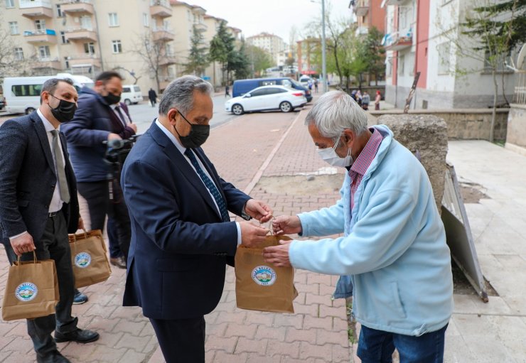 Başkan Yalçın’dan tatlı ikramı