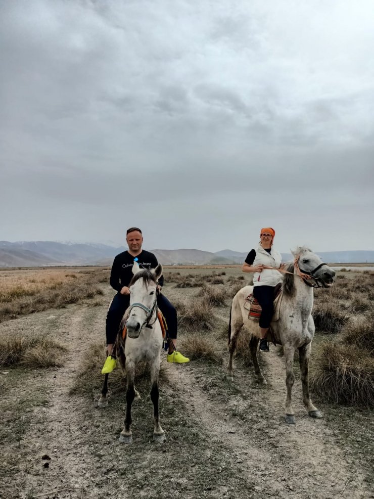 Ukraynalı turistlerden Sultan Sazlığı Kuş Cenneti’ne ziyaret