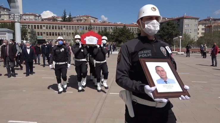 Trafik kazasında hayatını kaybeden polis memuru son yolculuğuna uğurlandı