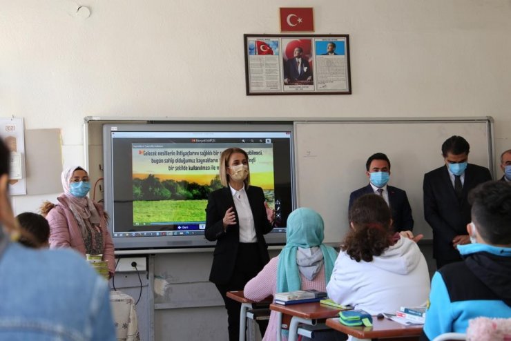 Vali Becel, “Tohumdan ağaca projesi kapsamında öğrencilere tohum dağıttı”