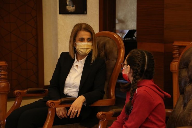 Nevşehir’in çocuk Valisi: “Maske, mesafe, temizlik kuralına uyunuz”