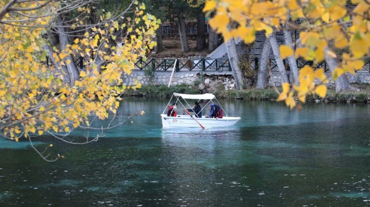 Güzelliği ile kendi hayran bırakıyor