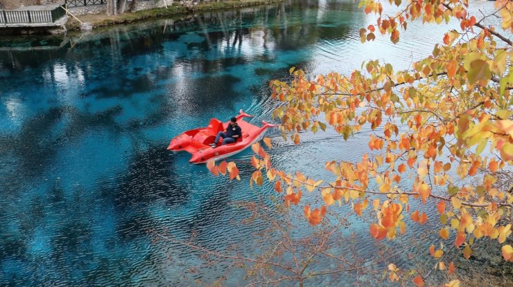 Güzelliği ile kendi hayran bırakıyor