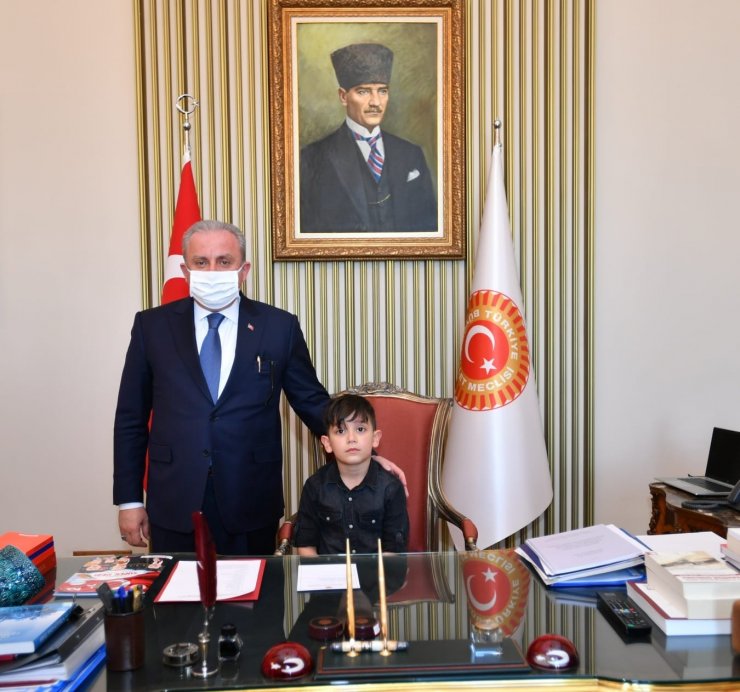 TBMM Başkanı Şentop 23 Nisan münasebetiyle Bağcılar Belediyesi’nin etkinliğine katılan çocukları kabul etti