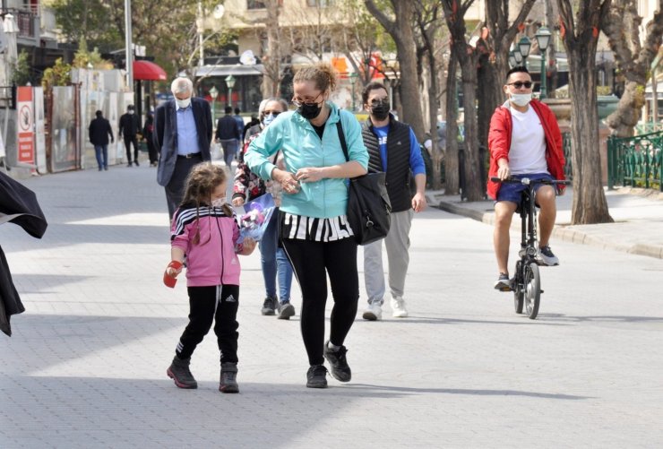 23 Nisan’da kısıtlamalara pek uyulmadı