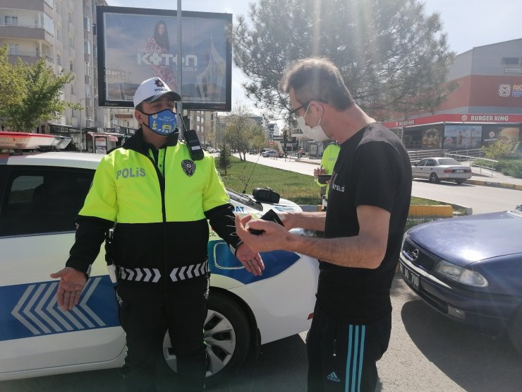 Kısıtlamayı deldi, ceza yedi, polise “Vicdansızlık” dedi