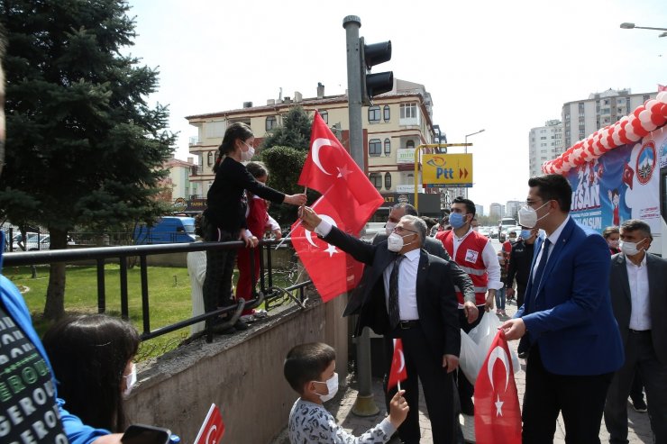 Kayseri’de balkonlarda 23 Nisan coşkusu