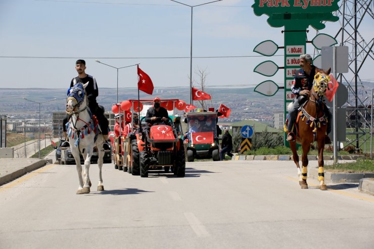 23 Nisan coşkusu Gölbaşı’nda balkonlara sığmadı