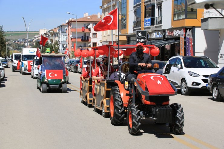 23 Nisan coşkusu Gölbaşı’nda balkonlara sığmadı