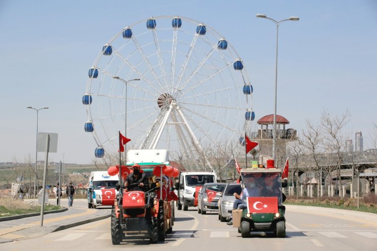 23 Nisan coşkusu Gölbaşı’nda balkonlara sığmadı