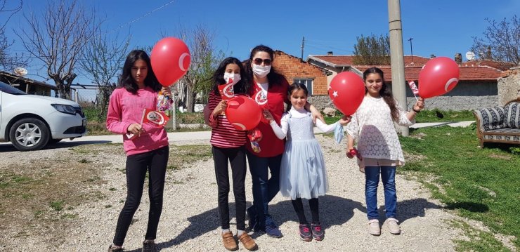 23 Nisan’da çocukların coşkularına ortak oldu