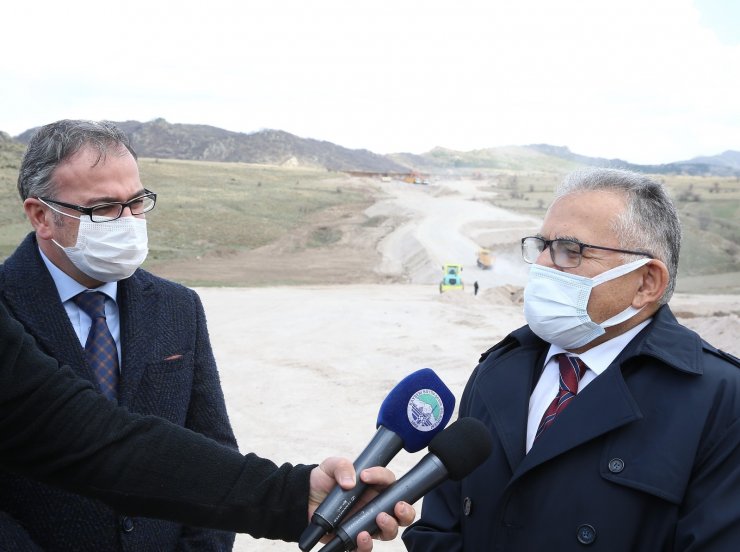 Başkan Büyükkılıç Hacılar, Hisarcık, Develi ve Erciyes’i ilgilendiren yol çalışmasını denetledi