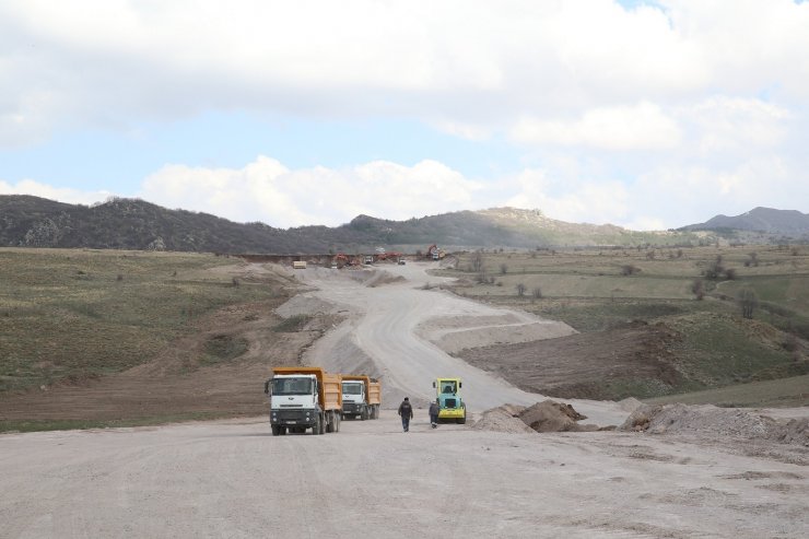 Başkan Büyükkılıç Hacılar, Hisarcık, Develi ve Erciyes’i ilgilendiren yol çalışmasını denetledi