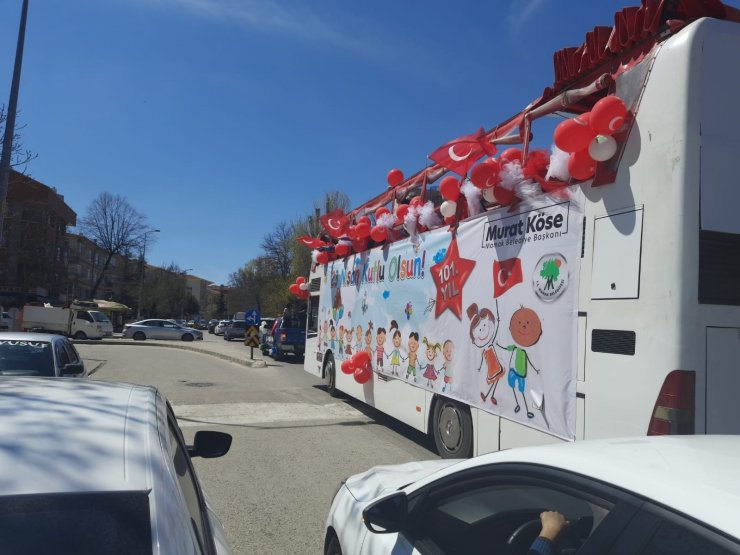 Mamak’ta 23 Nisan kutlamaları çocukların ayağına geldi