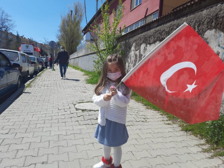 Mamak’ta 23 Nisan kutlamaları çocukların ayağına geldi