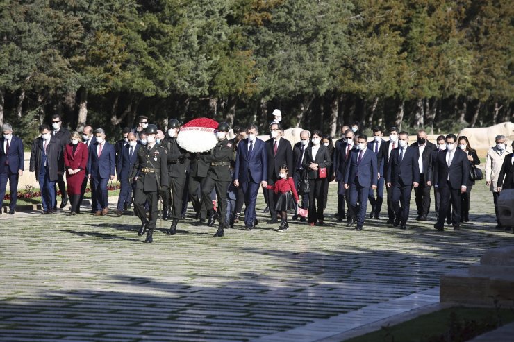 Milli Eğitim Bakanı Selçuk Anıtkabir’i ziyaret etti