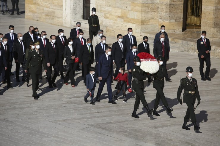 Milli Eğitim Bakanı Selçuk Anıtkabir’i ziyaret etti