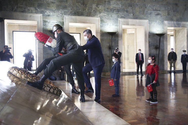 Milli Eğitim Bakanı Selçuk Anıtkabir’i ziyaret etti