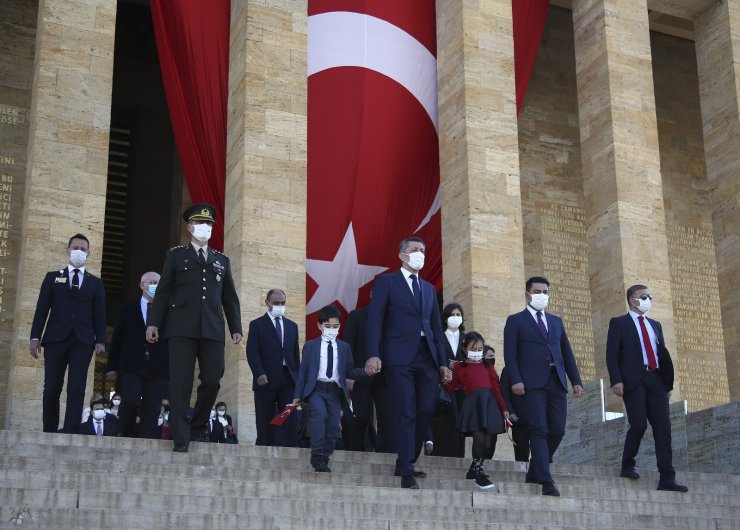 Milli Eğitim Bakanı Selçuk Anıtkabir’i ziyaret etti