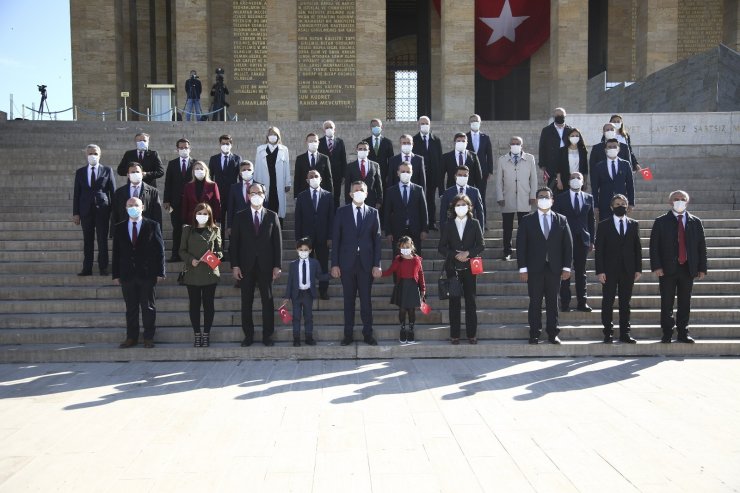 Milli Eğitim Bakanı Selçuk Anıtkabir’i ziyaret etti