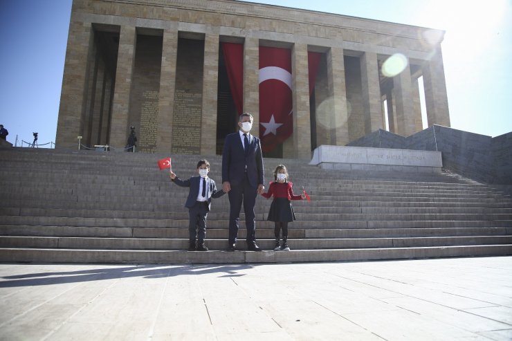 Milli Eğitim Bakanı Selçuk Anıtkabir’i ziyaret etti