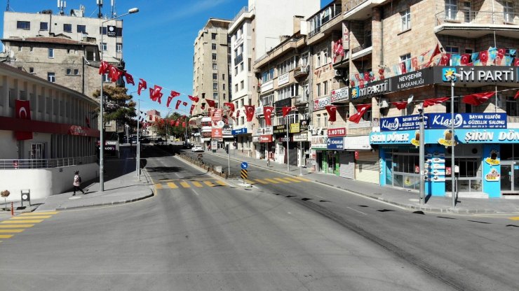 Nevşehir’de caddeler Türk bayraklarıyla donatıldı