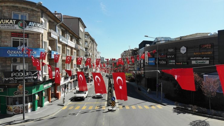 Nevşehir’de caddeler Türk bayraklarıyla donatıldı