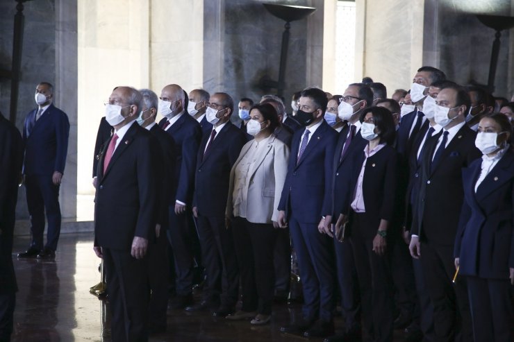 Devlet erkanından Anıtkabir’e ziyaret