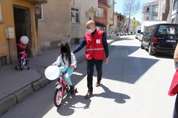 Polatlı Kızılay yetim ve hasta çocukların yüzünü güldürdü