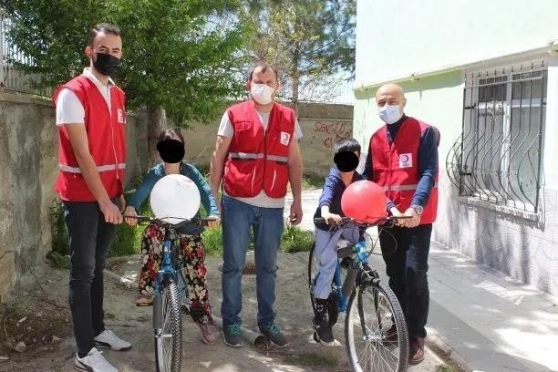 Polatlı Kızılay yetim ve hasta çocukların yüzünü güldürdü