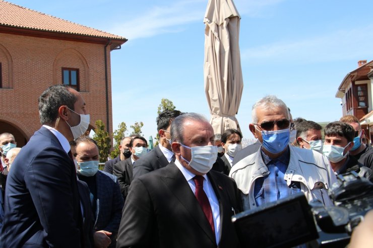 TBMM Başkanı Şentop, Hacı Bayram Veli Camii’nde cuma namazı kıldı