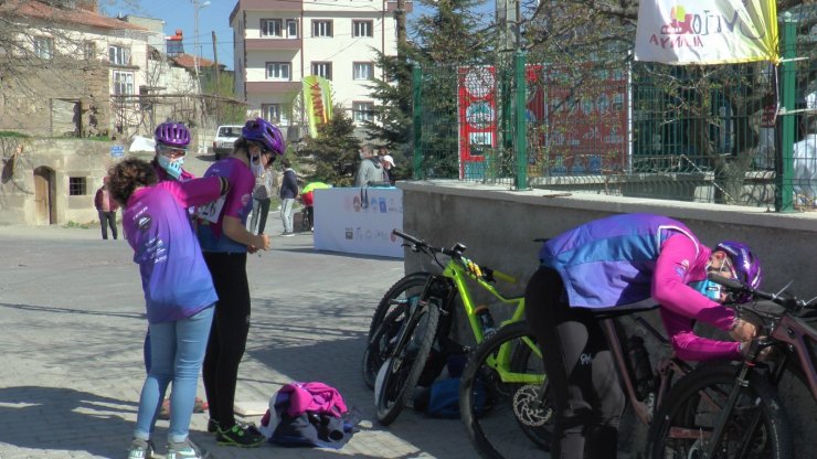 ’Best High Altitude MTB Cup’ 12 ülkeden 55 bisikletçi ile Koramaz Vadisi’nde başladı