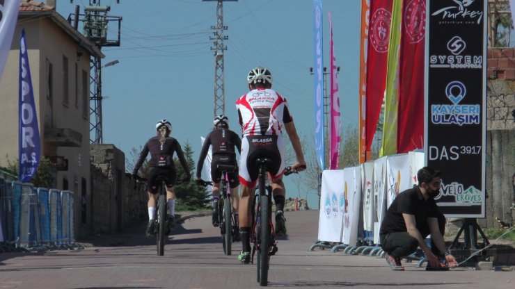 ’Best High Altitude MTB Cup’ 12 ülkeden 55 bisikletçi ile Koramaz Vadisi’nde başladı